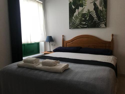 プラヤ・ブランカにあるTrocito De Cieloのベッドルーム1室(ベッド2台、タオル付)