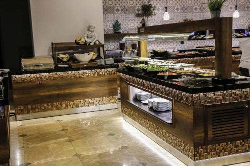 Makanan di atau berdekatan hotel