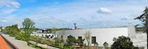 a white building with a cross on top of it at Hotel Aleluia in Fátima
