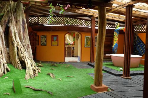 an outdoor area with a bath tub and tree roots at Tree House Beachfront Lodge in Puerto Viejo