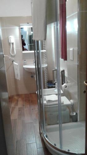 a bathroom with a shower and a toilet and a sink at foresteriareartu in Mortara