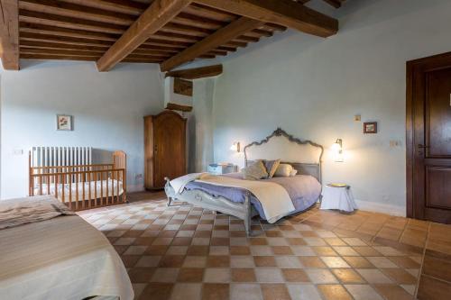 a bedroom with a bed and a wooden ceiling at Agriturismo Il Poggio degli Scoiattoli in Perugia