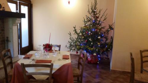 a table with a christmas tree in a room at B & B OASI in Rosciano