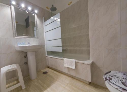 Bilik mandi di Hotel Sun Holidays