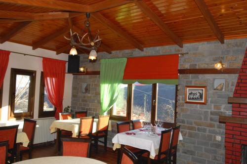 A restaurant or other place to eat at Lefteris
