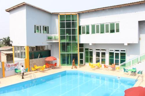 Bazén v ubytování Paradisia Hotel nebo v jeho okolí