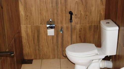 A bathroom at Birds Paradise Hotel