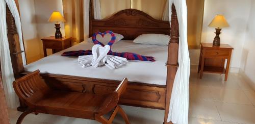 Ένα ή περισσότερα κρεβάτια σε δωμάτιο στο Kusnadi Hotel