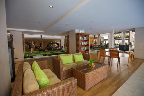 Ruang duduk di Baan Laimai Beach Resort & Spa - SHA Extra Plus