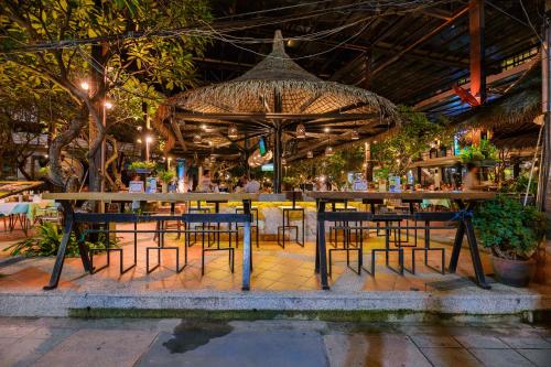 Restoran atau tempat lain untuk makan di Baan Laimai Beach Resort & Spa - SHA Extra Plus
