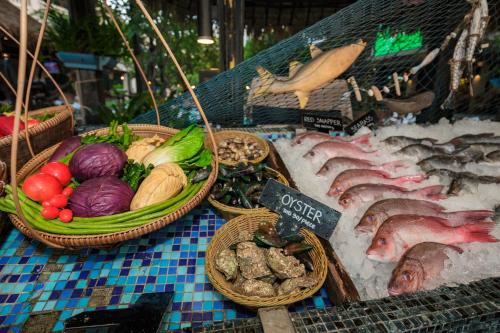 Makanan di atau berdekatan hotel