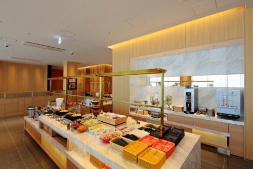 a buffet line with food on it in a restaurant at THE SINGULARI HOTEL & SKYSPA at UNIVERSAL STUDIOS JAPAN in Osaka