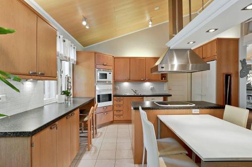 Una cocina o kitchenette en Villa SUNSET