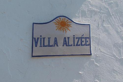 a sign on a wall with the name of a villa alelez at Villa Alizée B&B in Saint-Tropez