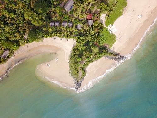 an aerial view of a beach and the ocean at Moheli Laka Lodge in Mohéli