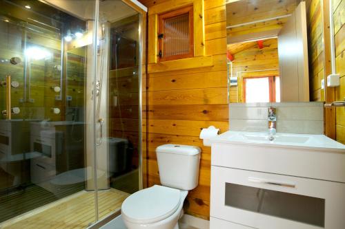 Koupelna v ubytování Camping & Bungalows Oasis