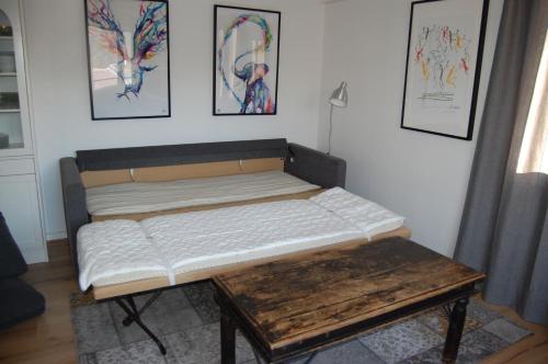 Un pat sau paturi într-o cameră la Lilla Solhaga