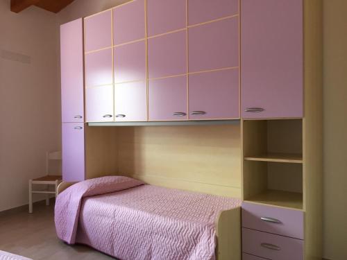 a bedroom with pink cabinets and a bed at Casa Bice - IUN P4163 in Alghero