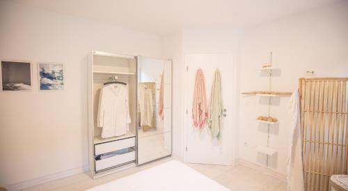 a white room with a wardrobe and a crib at Apartment Zamarin 1 in Drvenik