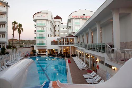 Piscina di Merve Sun Hotel & SPA o nelle vicinanze