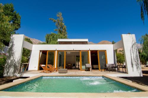 Swimming pool sa o malapit sa Aldea del Valle - Elqui Villas, Pisco Elqui