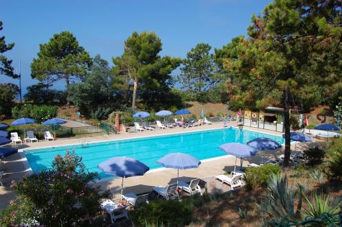 Bazén v ubytování Resort La Francesca nebo v jeho okolí
