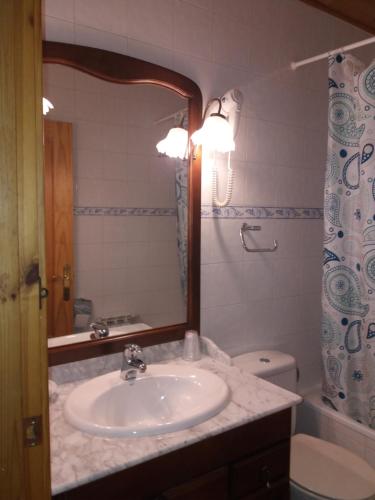 A bathroom at Apartamento Molí de Fòrnols