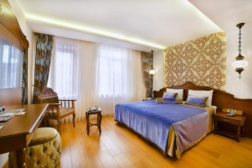 a hotel room with a bed and a desk at Kaya Ninova Hotel in Mardin