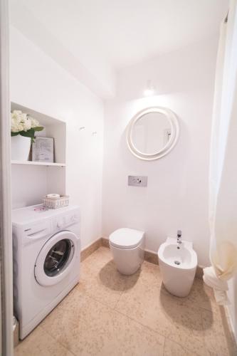 a bathroom with a washing machine and a toilet at Academia Residence in Bergamo