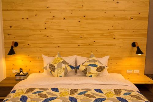 a bedroom with a large bed with a wooden wall at An Ping Shisan Hostel in Anping