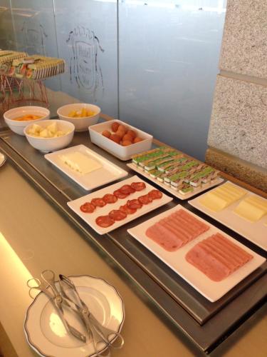 a buffet with different types of food on a table at Hotel Suave Mar in Esposende