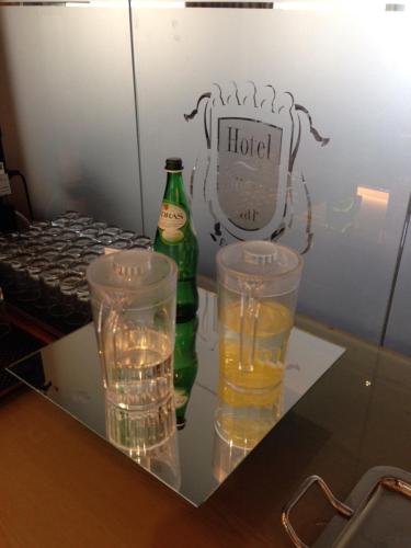 a table with two glasses and a bottle of alcohol at Hotel Suave Mar in Esposende