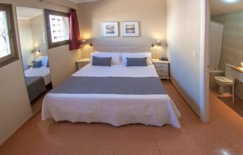 A bed or beds in a room at Apartahotel Aguadulce