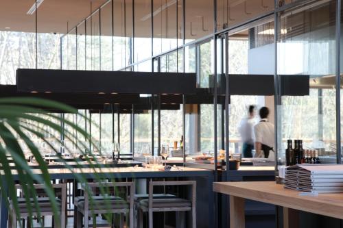 Un restaurante u otro lugar para comer en Hotel Arima & Spa - Small Luxury Hotels