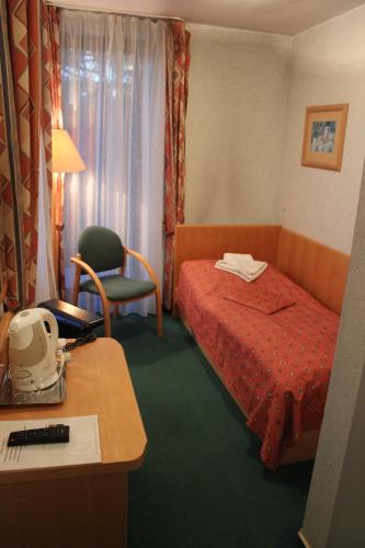 Postel nebo postele na pokoji v ubytování Farys - świetna lokalizacja, sauna, jacuzzi, piękne widoki z okien