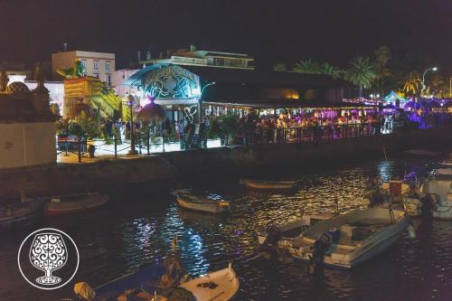 a group of boats in the water at night at Los Duendes in El Puerto de Santa María