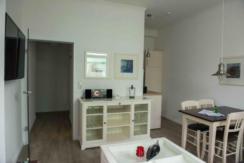 a living room with a counter and a table at Hotel Stadt Cuxhaven in Cuxhaven