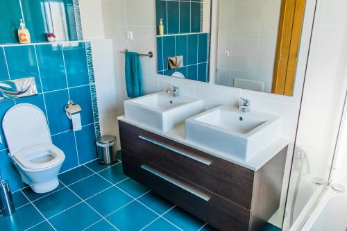 Kylpyhuone majoituspaikassa Moradia Jardins do Vale
