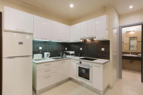 Apartment at Koukaki, 150m from the metro by YHA