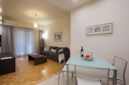 Apartment at Koukaki, 150m from the metro by YHA
