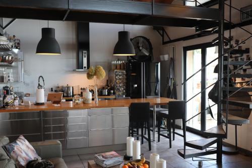 Una cocina o zona de cocina en Skylark Bed & Breakfast