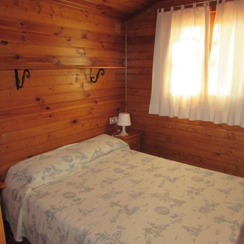 Postel nebo postele na pokoji v ubytování Camping-Bungalows Ciudad de Albarracín