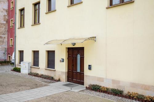 a building with a brown door on the side of it at Apartament Gemini in Dzierżoniów