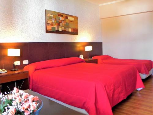 Un ou plusieurs lits dans un hébergement de l'établissement Hotel Portal del Este