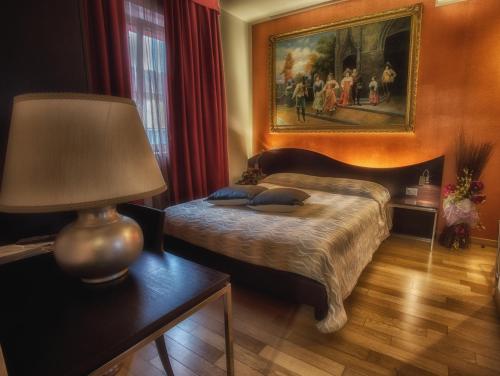 Posteľ alebo postele v izbe v ubytovaní La Grotta Hotel