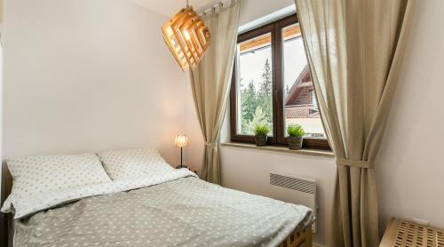Posteľ alebo postele v izbe v ubytovaní TWOJA CHATA Apartament pod lasem zarezerwuj na podhalami pl