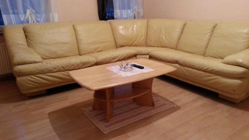 Ruang duduk di Monteurwohnung Camila