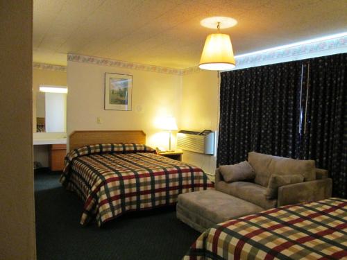 a hotel room with two beds and a couch at Townhouse Motel in Longview
