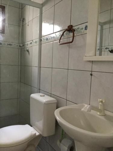 A bathroom at Venha para Florianópolis