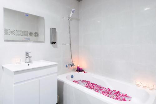 Ein Badezimmer in der Unterkunft Live in the Happiness